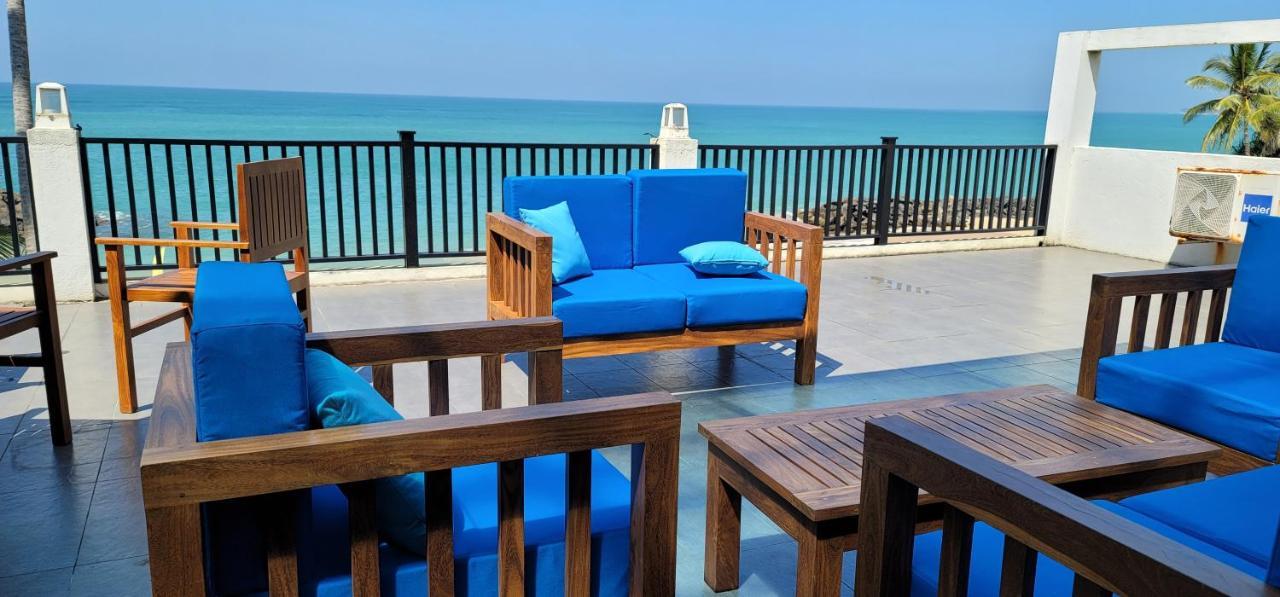 White Sand Villa - Beach Front Hikkaduwa Exterior photo