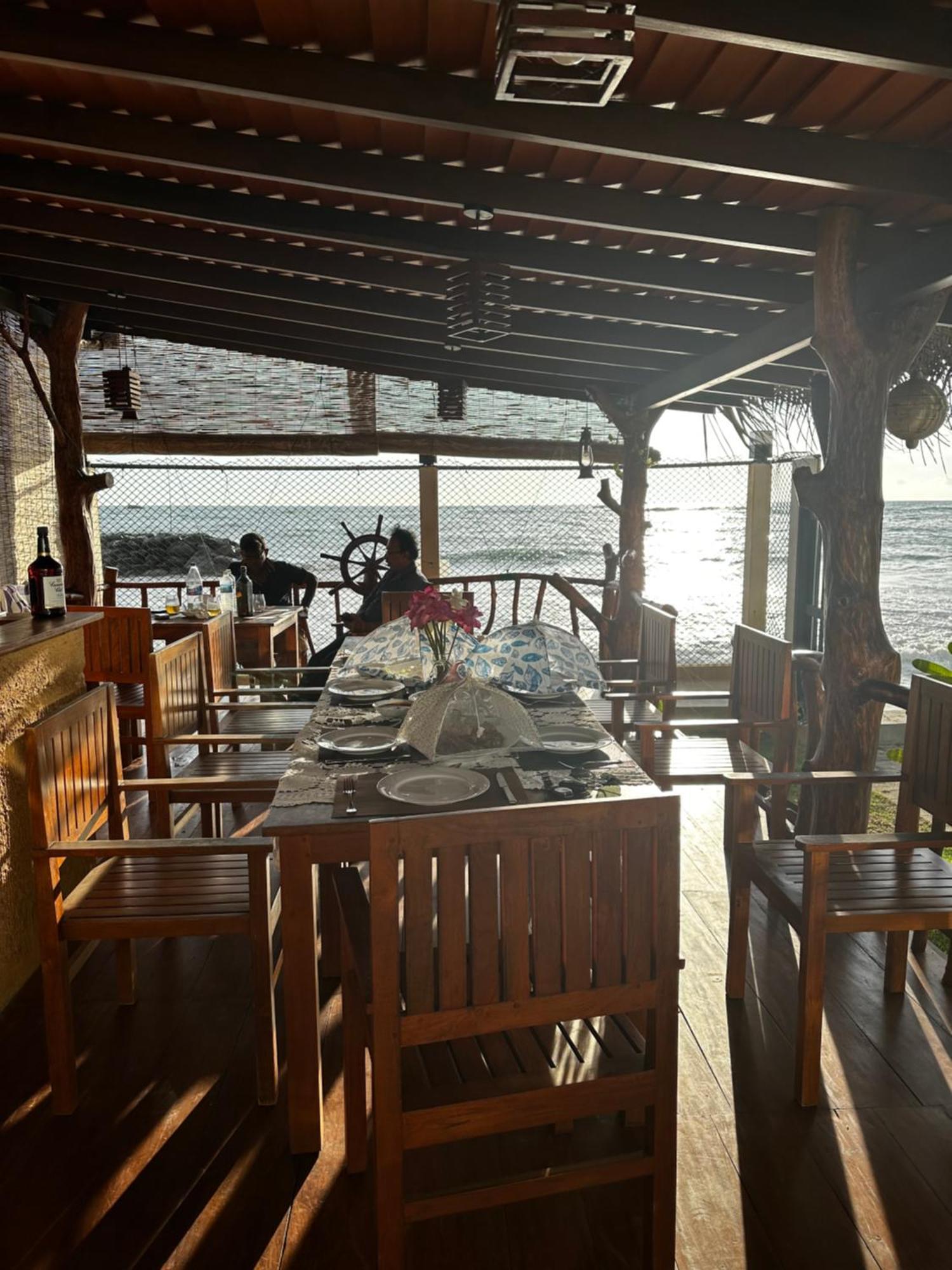 White Sand Villa - Beach Front Hikkaduwa Exterior photo