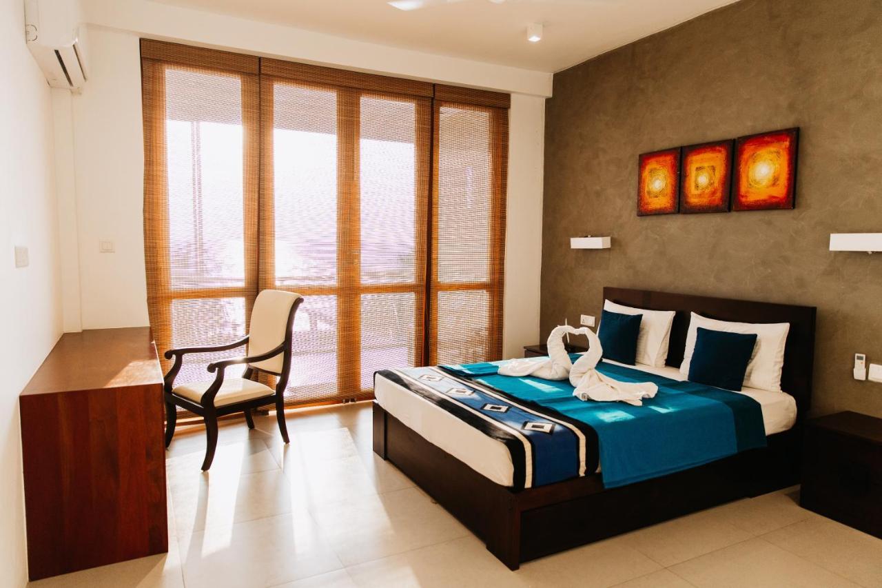 White Sand Villa - Beach Front Hikkaduwa Exterior photo